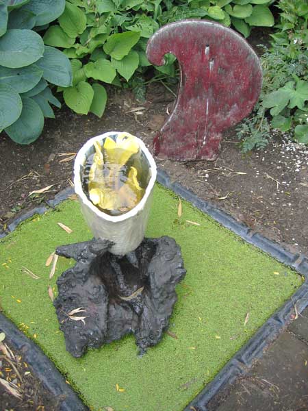 beelden aan de Vecht in de beeldentuin rondom het koetshuis van May en Joop Hobijn in Maarssen