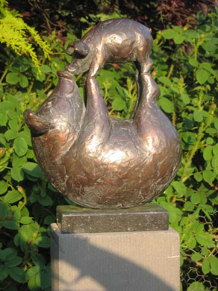 beelden aan de Vecht in de beeldentuin rondom het koetshuis van May en Joop Hobijn in Maarssen