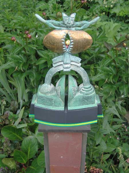 beelden aan de Vecht in de beeldentuin rondom het koetshuis van May en Joop Hobijn in Maarssen