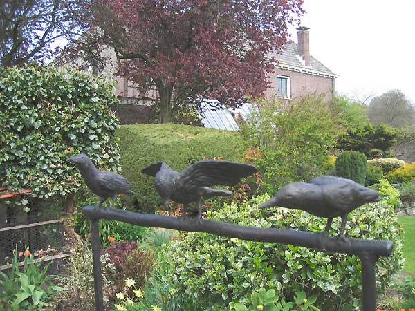 beelden aan de Vecht in de beeldentuin rondom het koetshuis van May en Joop Hobijn in Maarssen