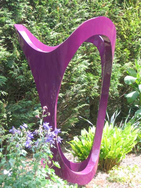 beelden aan de Vecht in de beeldentuin rondom het koetshuis van May en Joop Hobijn in Maarssen