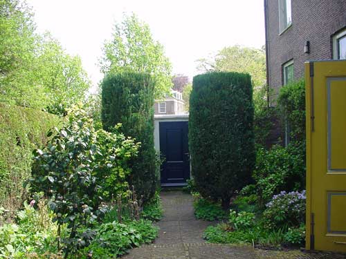 beelden aan de Vecht in de beeldentuin rondom het koetshuis van May en Joop Hobijn in Maarssen