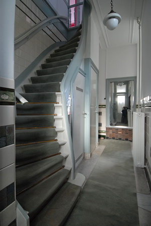 Samen met de keuken is het trappenhuis van het herenhuis | grachtenpand helemaal origineel.