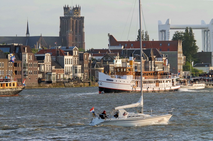 omgeving rivier in Dordrecht | De uitzichten vanuit het herenhuis | grachtenpand zijn wijds, historisch en landschappelijk.