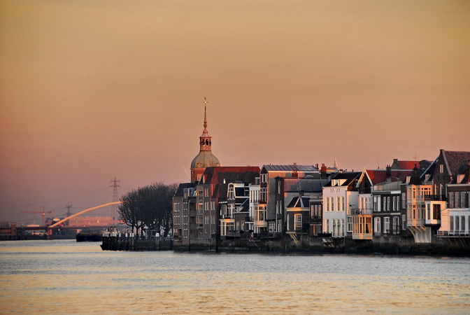 omgeving rivier in Dordrecht | De uitzichten vanuit het herenhuis | grachtenpand zijn wijds, historisch en landschappelijk.