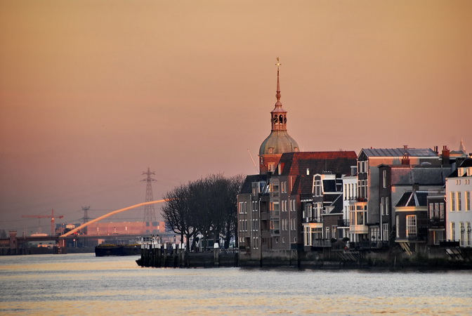 omgeving rivier in Dordrecht | De uitzichten vanuit het herenhuis | grachtenpand zijn wijds, historisch en landschappelijk.
