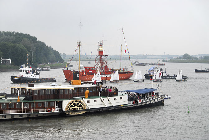 Dordt in Stoom, en het uitzicht vanuit de erker | De uitzichten vanuit het herenhuis | grachtenpand zijn wijds, historisch en landschappelijk tegelijkertijd.