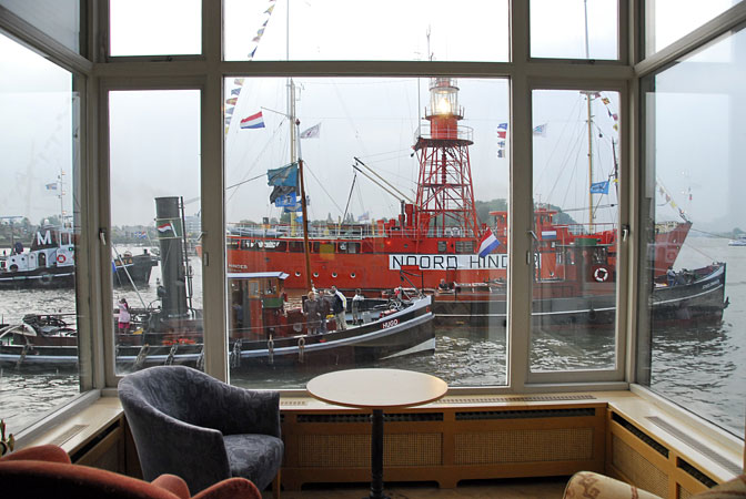 Dordt in Stoom, en het uitzicht vanuit de erker | De uitzichten vanuit het herenhuis | grachtenpand zijn wijds, historisch en landschappelijk tegelijkertijd.